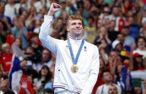 LâAmbassadeur OMEGA, LĂ©on Marchand, remporte la MĂ©daille dâOr aux Jeux Olympiques de Paris 2024