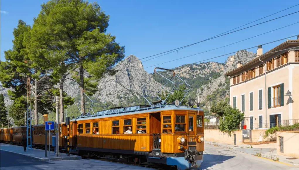 Majorque : voyage dans le temps sur la pittoresque voie ferrée de Sóller