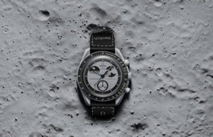 LA BIOCERAMIC MOONSWATCH MISSION TO EARTHPHASE CÉLÈBRE LA MAGNIFICENCE DE LA TERRE VUE DE LA LUNE.