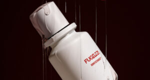 “BORNTOSTANDOUT®” par FUGAZZI