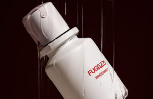 “BORNTOSTANDOUT®” par FUGAZZI