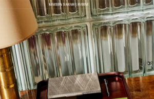 MAISON SARAH LAVOINE – Découvrez la scénographie de la présentation ECHAPPEE