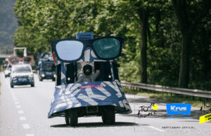 Le bob, star de l’été sur la Grande Boucle et accessoirede mode iconique incon-TOUR-nable