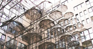 Le Parapluie de Cherbourg x Petrusse : l’héritage de deux maisons