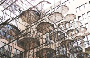 Le Parapluie de Cherbourg x Petrusse : l’hĂ©ritage de deux maisons